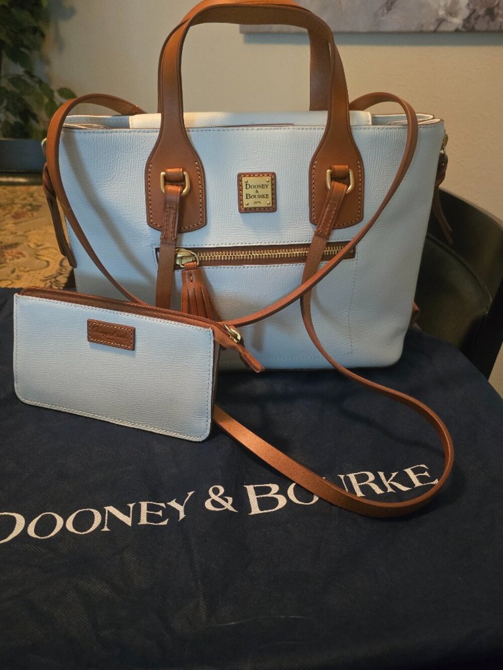 Dooney & Bourke Morgan White Pebble Leather shopper & cosmetic pouch